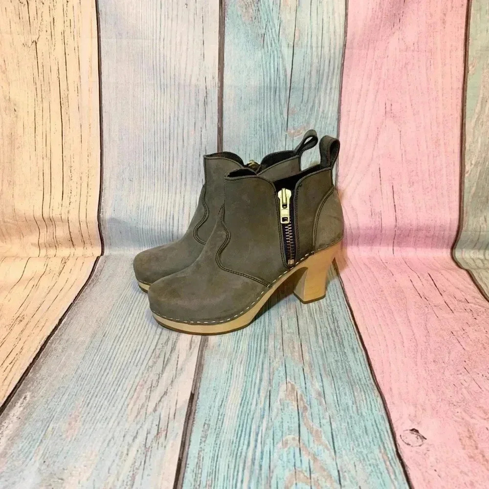 Toffel clog ankle high heel booties